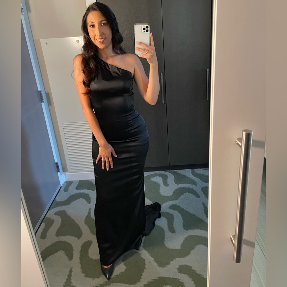 Meshki NWOT Harper One Shoulder Gown